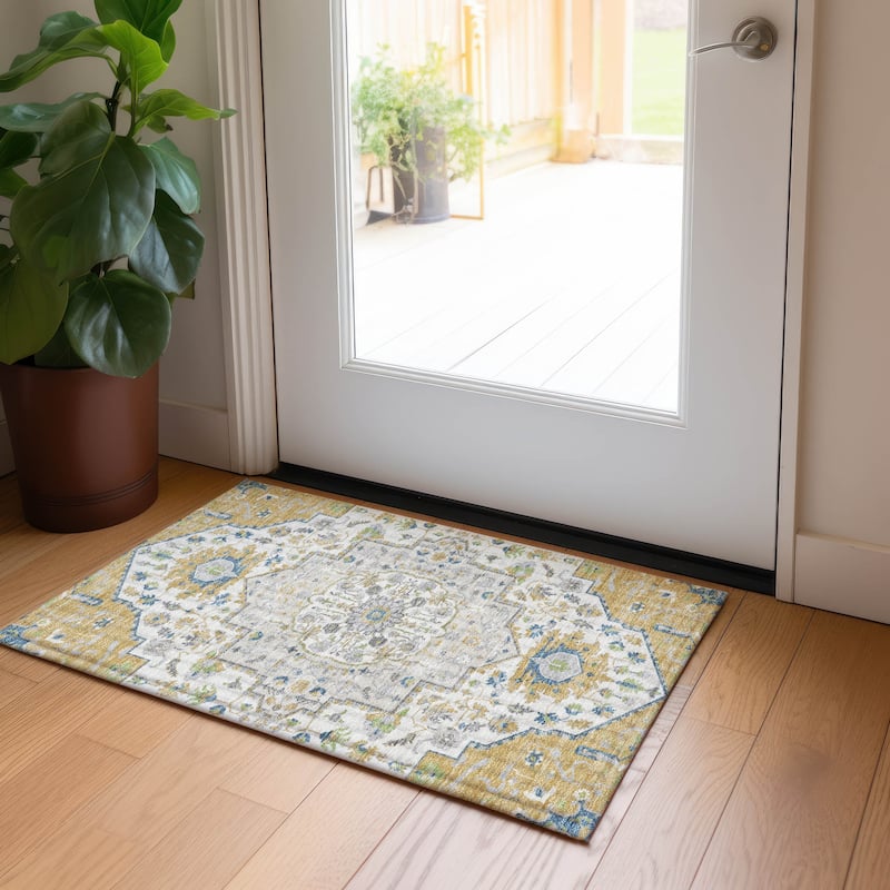 Machine Washable Indoor/ Outdoor Traditional Medallion Chantille Rug - Gold - 1'8" x 2'6"