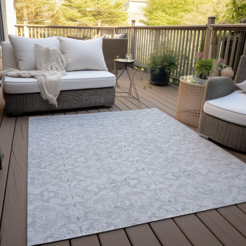 Machine Washable Indoor/ Outdoor Chantille Traditional Medallions Rug - Silver - 5' x 7'6"