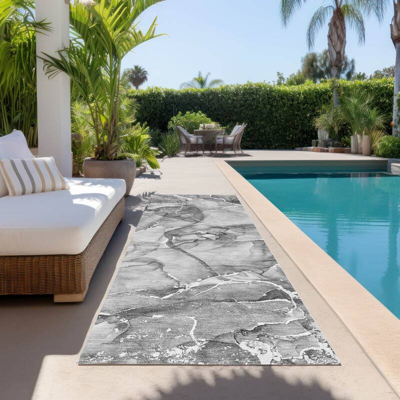 Machine Washable Indoor/ Outdoor Abstract Chantille Rug