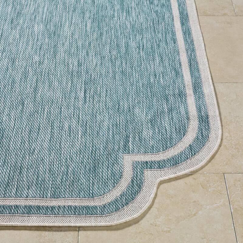 Livabliss Miami Beach Traditional Indoor/Outdoor Area Rug