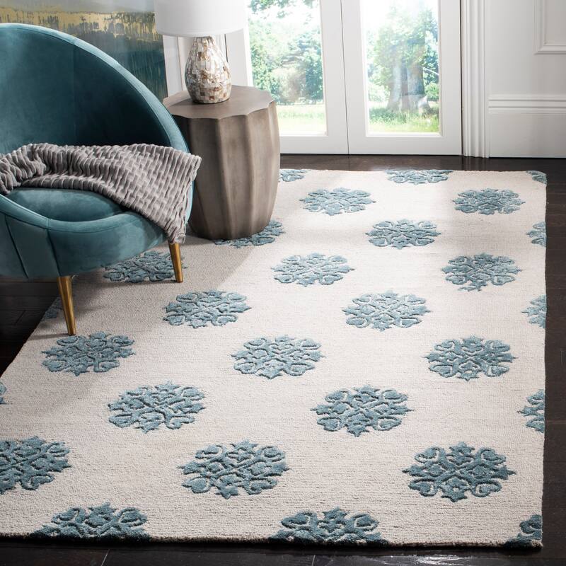 SAFAVIEH Handmade Soho Denisha N.Z. Wool Rug - 6' x 9' - Ivory/Light Blue