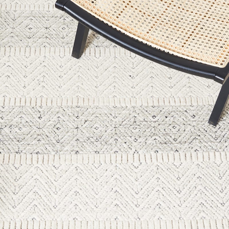 Martha Stewart by SAFAVIEH Handmade Marsona Wool Rug