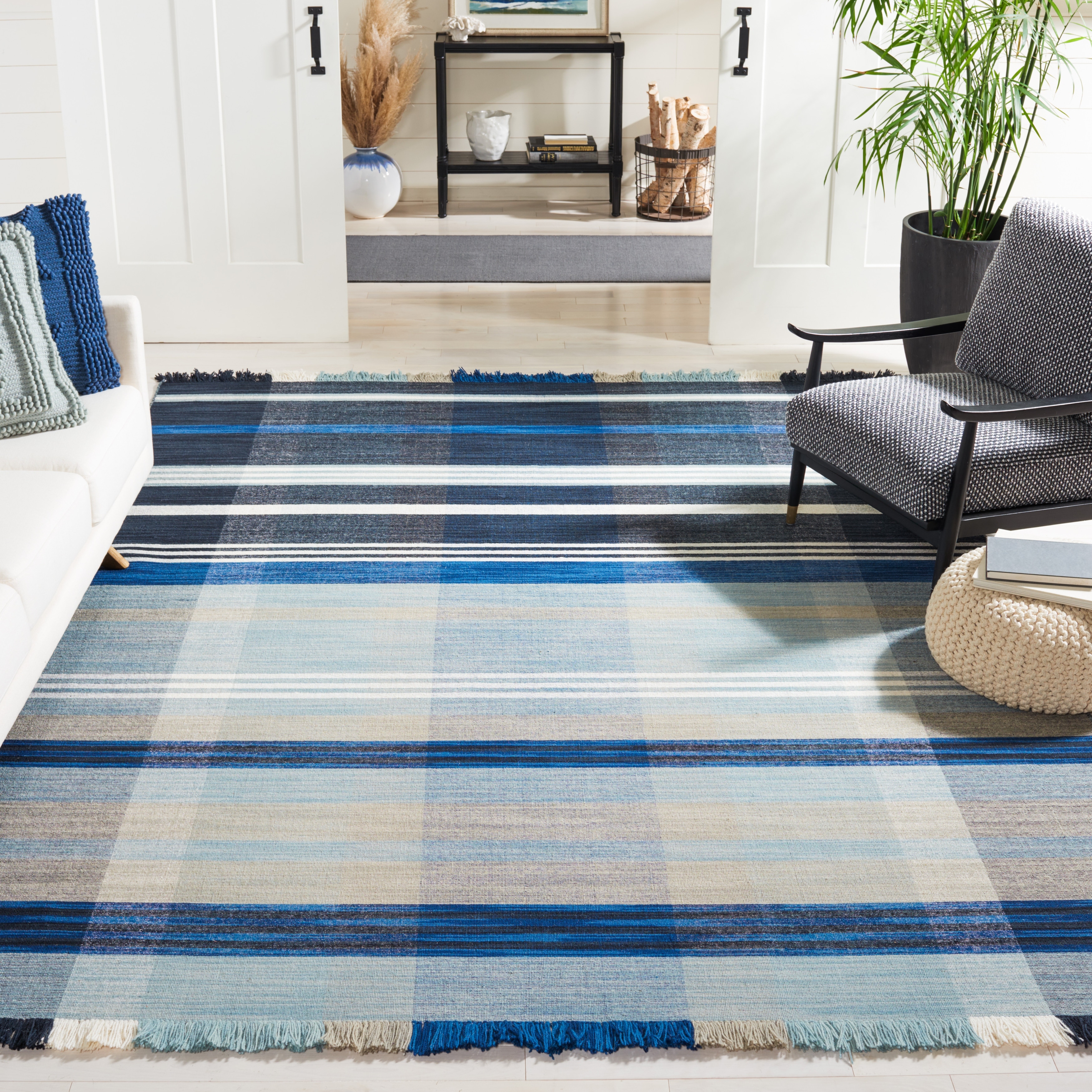 SAFAVIEH Striped Kilim Irsila Wool Fringe Rug