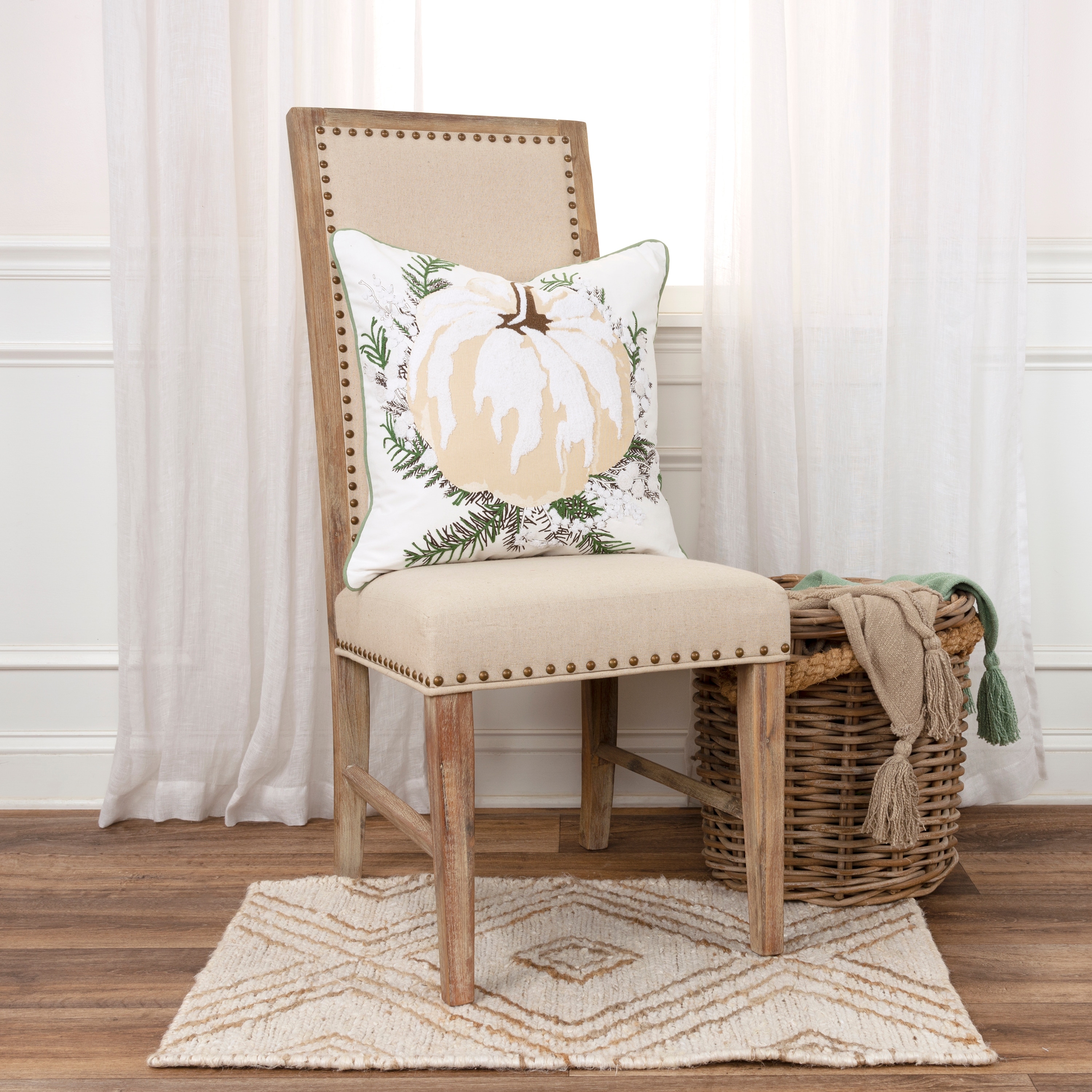 Rizzy Home Ivory/Green Screen Printed Pumpkin Throw Pillow