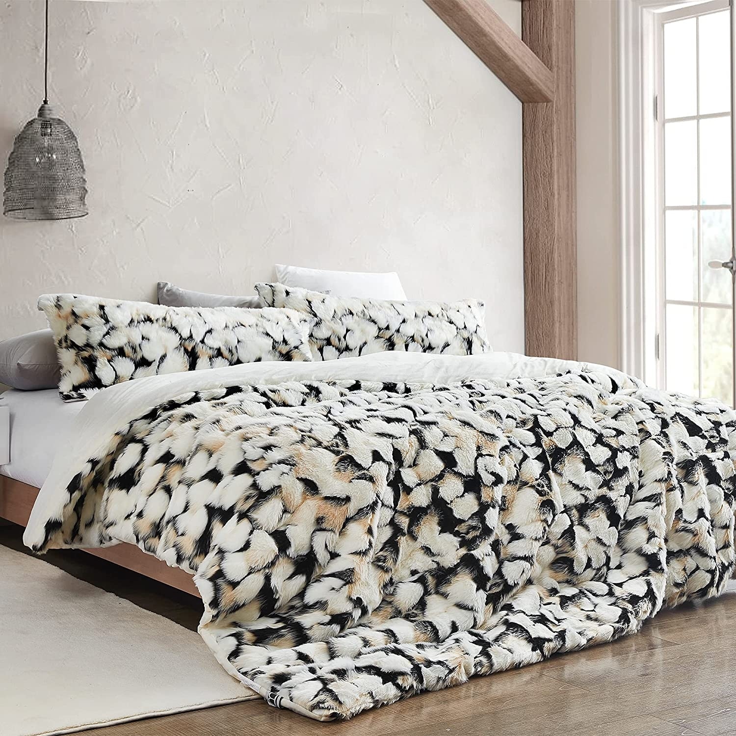  Fur Accents Exotic Animal Fur Bedspread, King Size, Leopard  Design, Faux Fur, Soft Color Coordinated, Minky Cuddle Fur Lining, Throw  Blanket, Hand Cut and Sewn, USA : Home & Kitchen