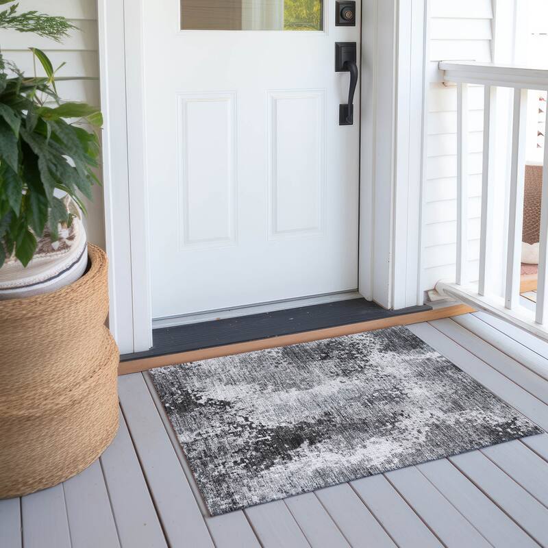 Machine Washable Indoor/ Outdoor Contemporary Abstract Chantille Rug - Gray - 1'8" x 2'6"
