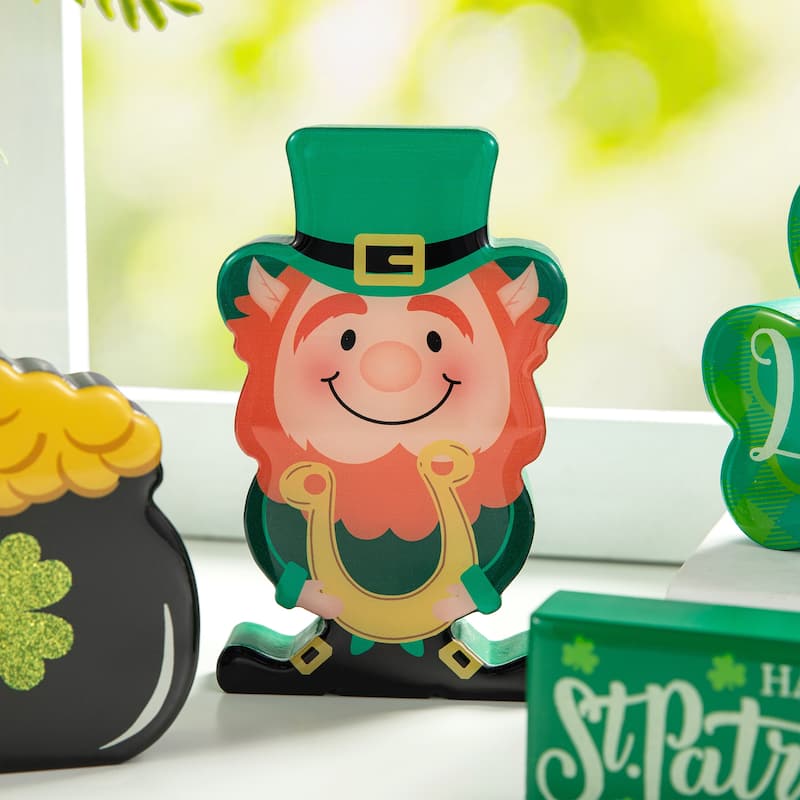 Glitzhome St Patrick's Epoxy Wooden Shamrock Leprechaun Pot of Gold Coffee Cup Table Decor