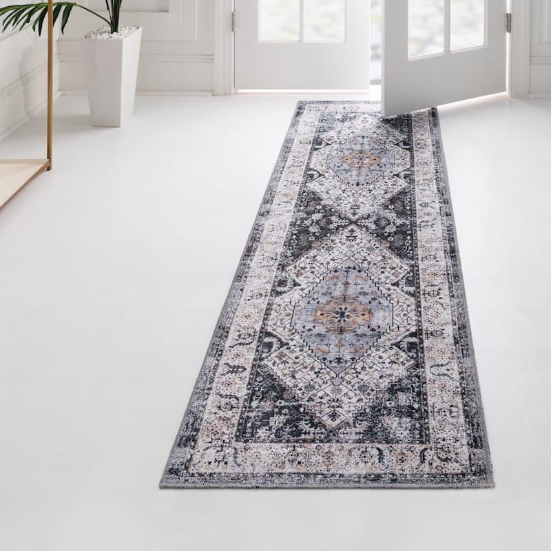 Traditional Tira Collection Area Rug
