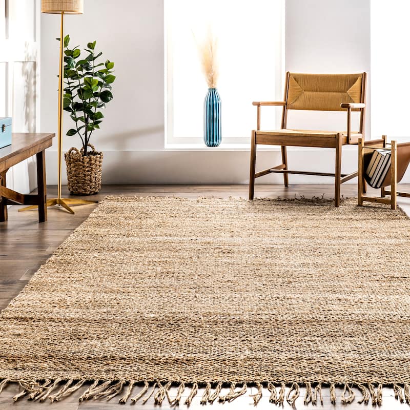 Nuloom Handmade Benavides Tassel Area Rug