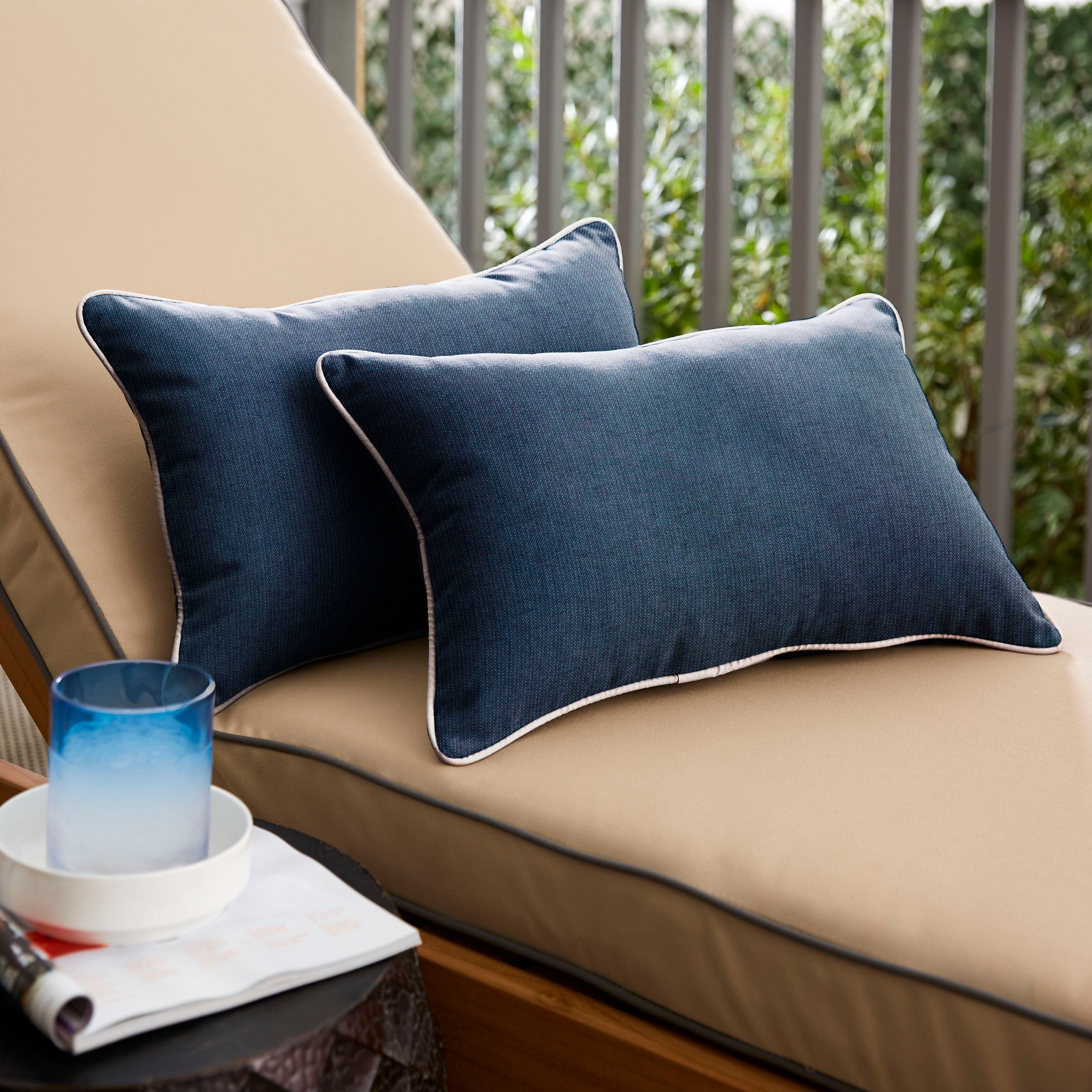 Sunbrella Spectrum Indigo/ Canvas Natural Corded Indoor/ Outdoor Pillows (Set of 2)