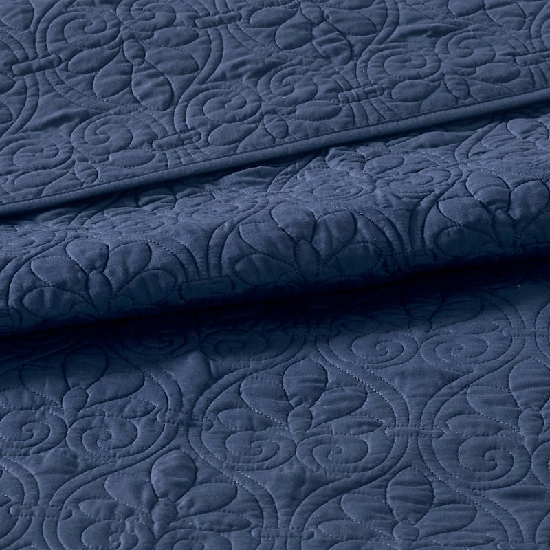 Madison Park Mansfield Reversible Oversized 3-piece Solid Texture Bedspread Quilt Set with Matching Shams