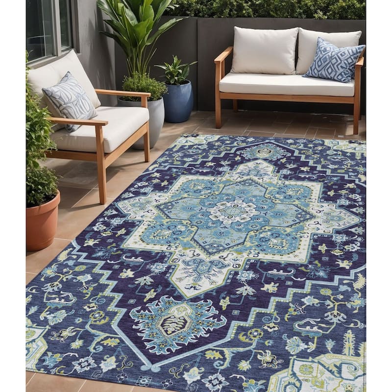 HomeRoots Oriental Traditional Rectangle Outdoor Rug - 5' X 8'
