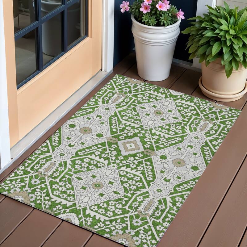 HomeRoots Floral Transitional Rectangle Outdoor Rug - 3' x 5'