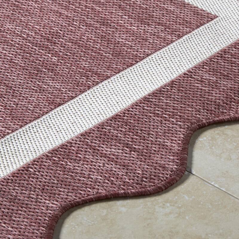 Livabliss Miami Beach Traditional Indoor / Outdoor Area Rug