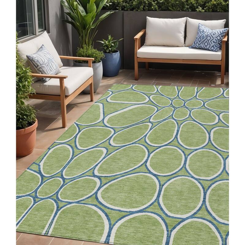 HomeRoots Abstract Transitional Rectangle Outdoor Rug - 5' X 8'