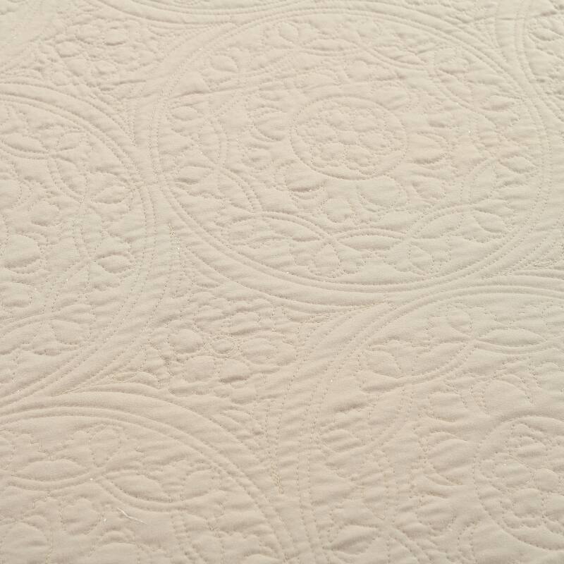 Lush Decor Medallion Scallop Bedspread Set