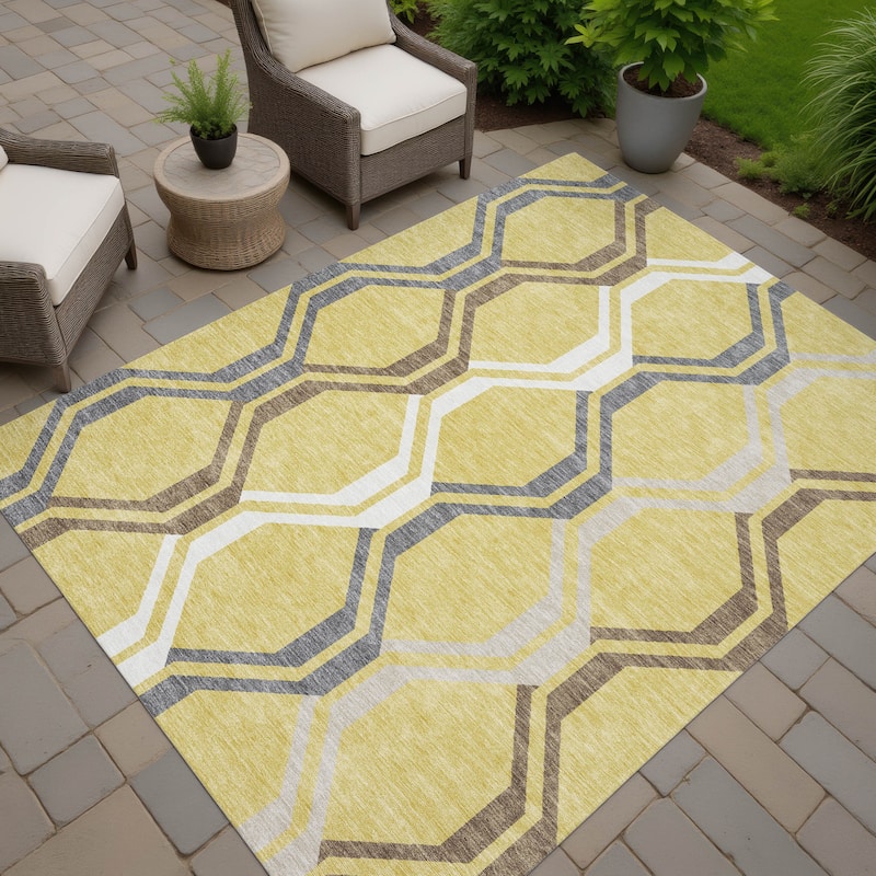 Machine Washable Indoor/ Outdoor Contemporary Dimensions Chantille Rug - Gold - 2'6" x 3'10"