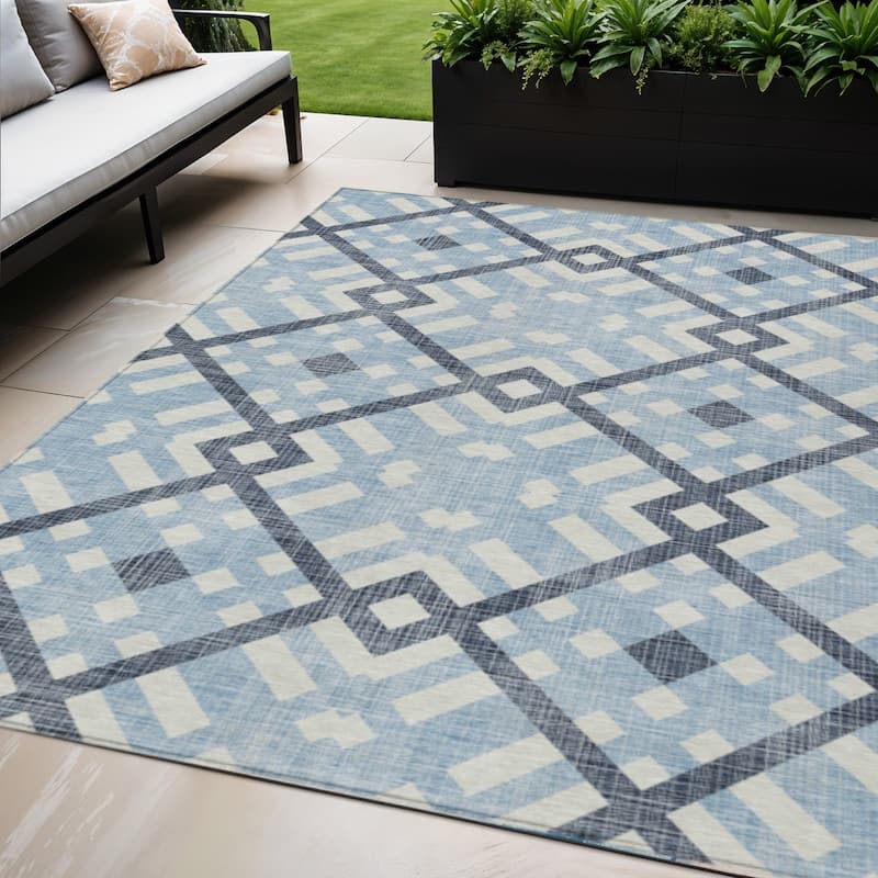 HomeRoots Geometric Transitional Rectangle Outdoor Rug - 5' X 8'