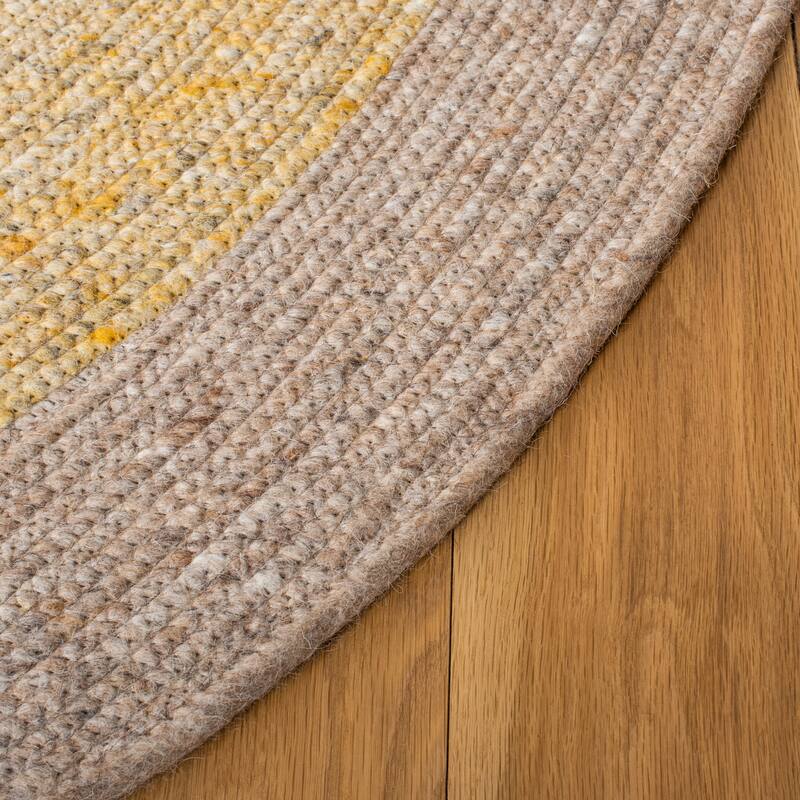 SAFAVIEH, Handmade Braided Sirlei Wool Rug