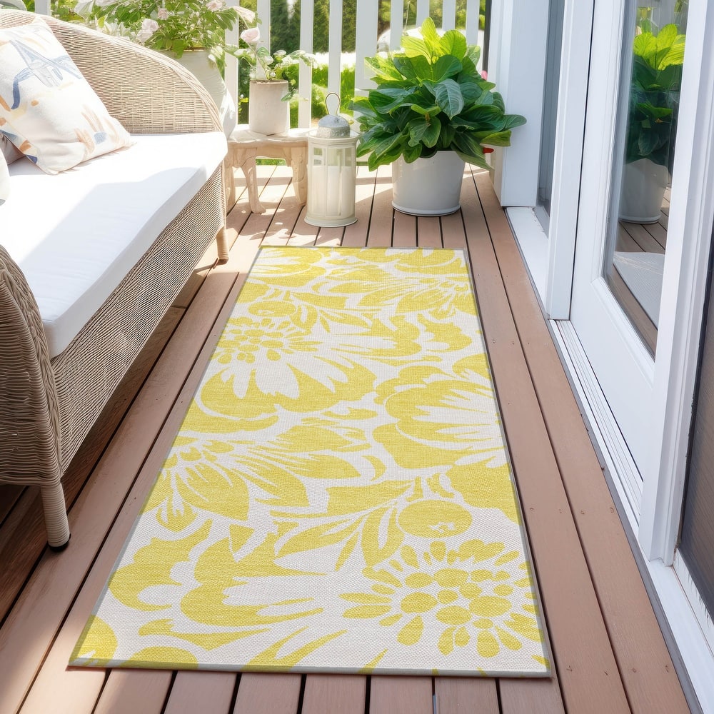 Machine Washable Indoor/ Outdoor Whimsy Floral Chantille Rug