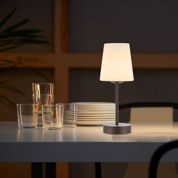 Integrated lamp outlet