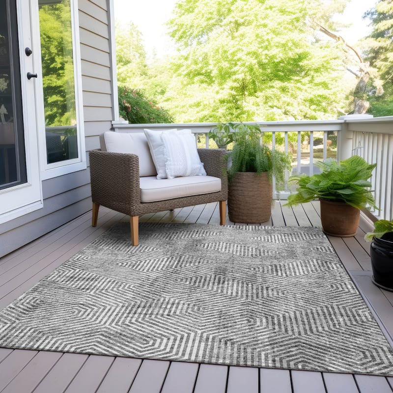 Machine Washable Indoor/ Outdoor Chantille Contemporary Maze Rug - Silver - 8' x 10'