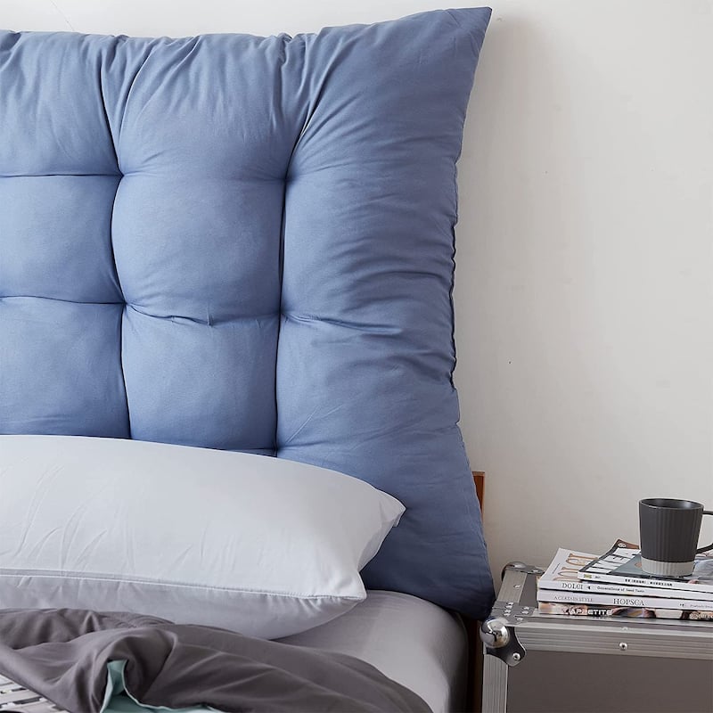 Rainha - Puffy Tufted College Headboard