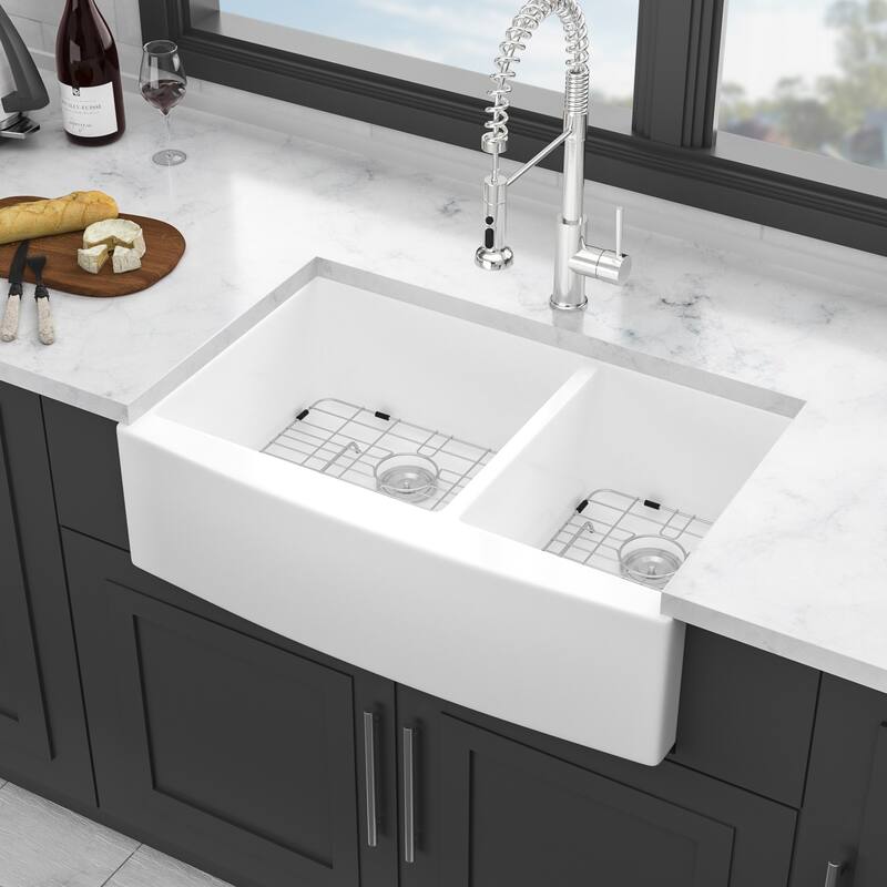33'' Farmhouse Double Bowl Ceramic Kitchen Sink in White - 33'' x 21'' x 10''