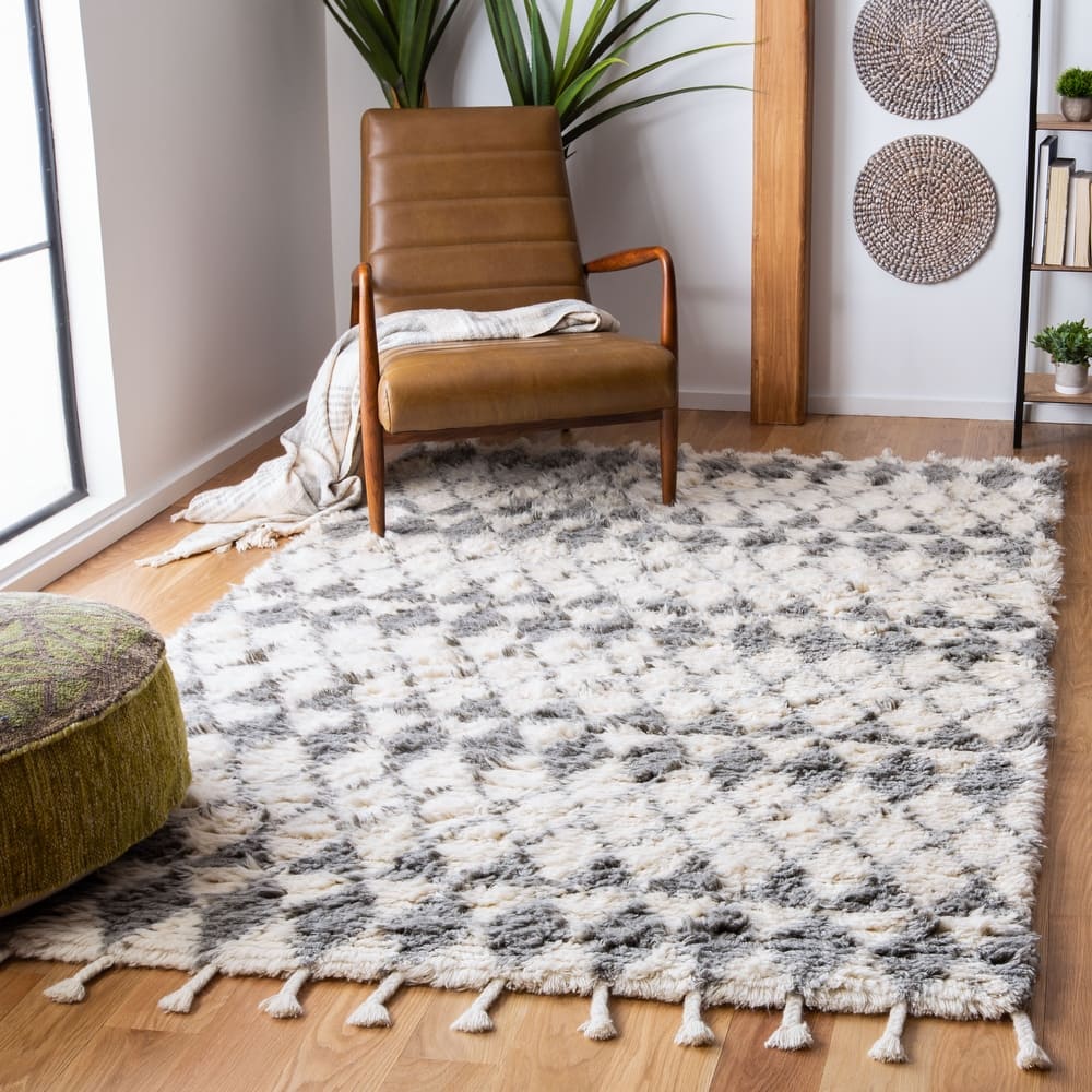 SAFAVIEH Handmade Casablanca Shag Ernesta Tribal Wool Rug