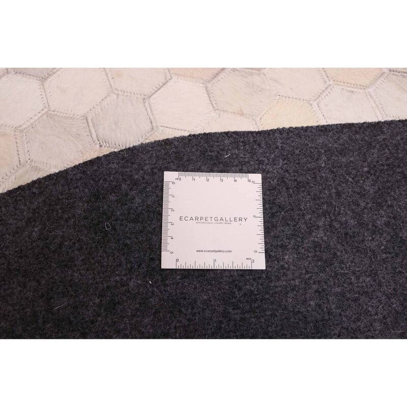 ECARPETGALLERY Handmade Cowhide Patchwork Cream Leather Rug - 5'1 x 5'1