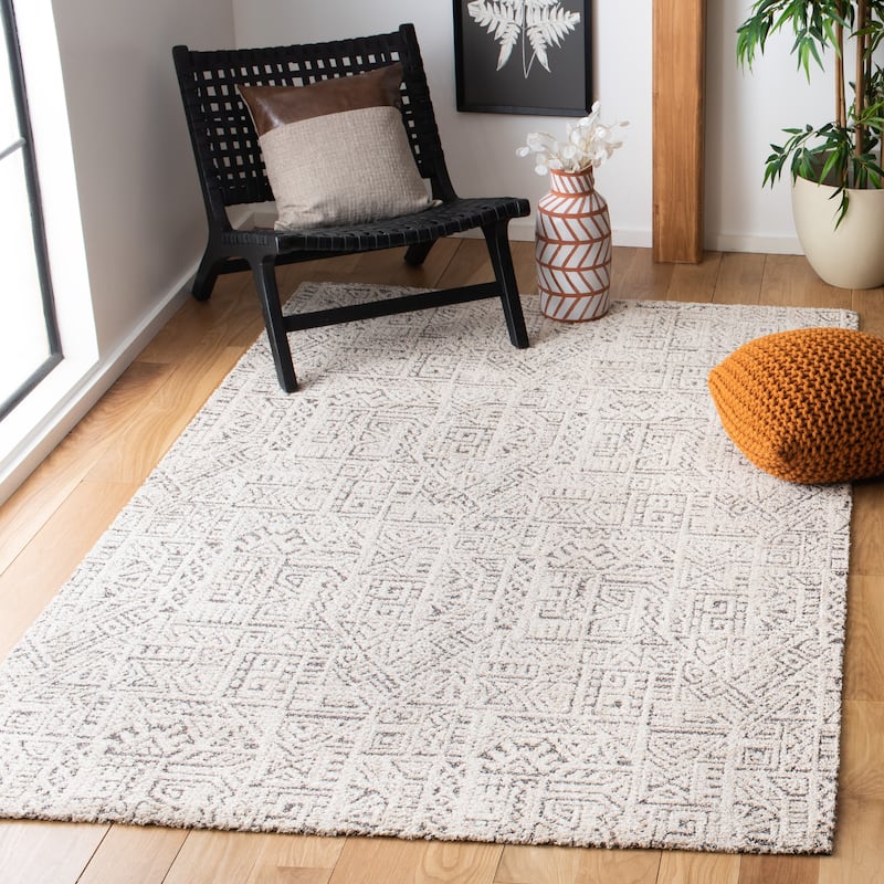 SAFAVIEH Hand-Woven Classic Vintage Renata Aztec Cotton Rug - 4' x 6' - Natural/Ivory