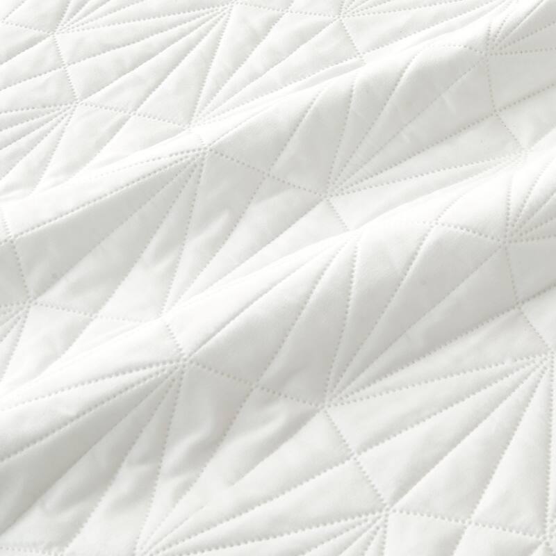 Premium Geometric Pinsonic Microfiber Quilt Set With Shams