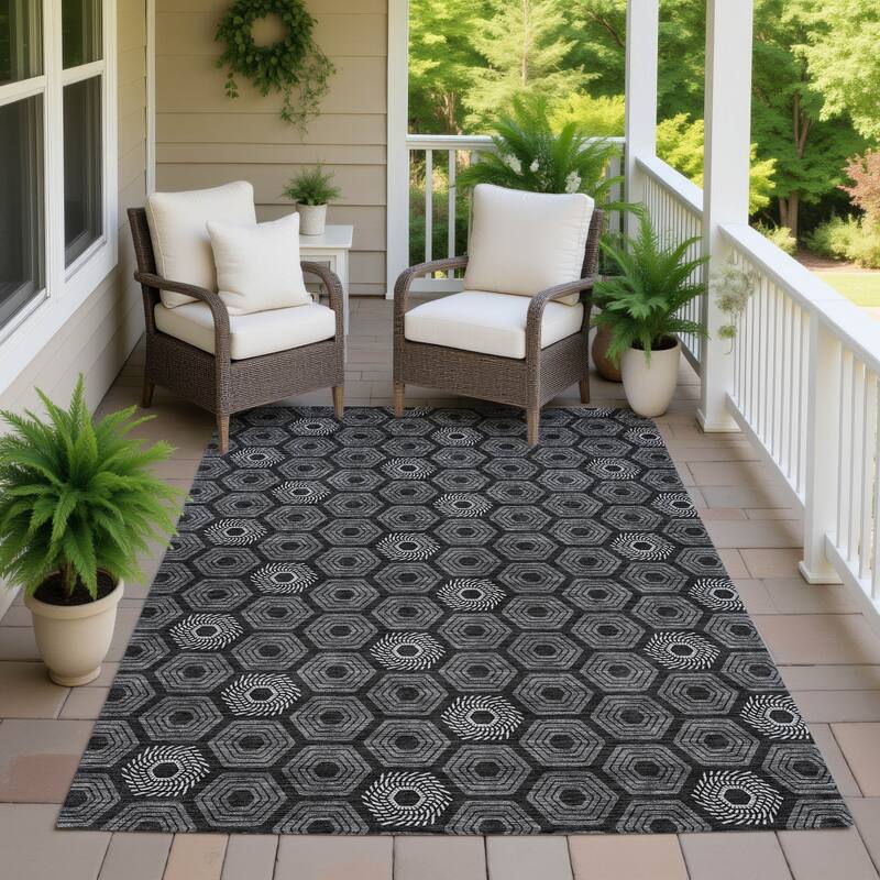 Machine Washable Indoor/ Outdoor Modern Hugoton Chantille Rug