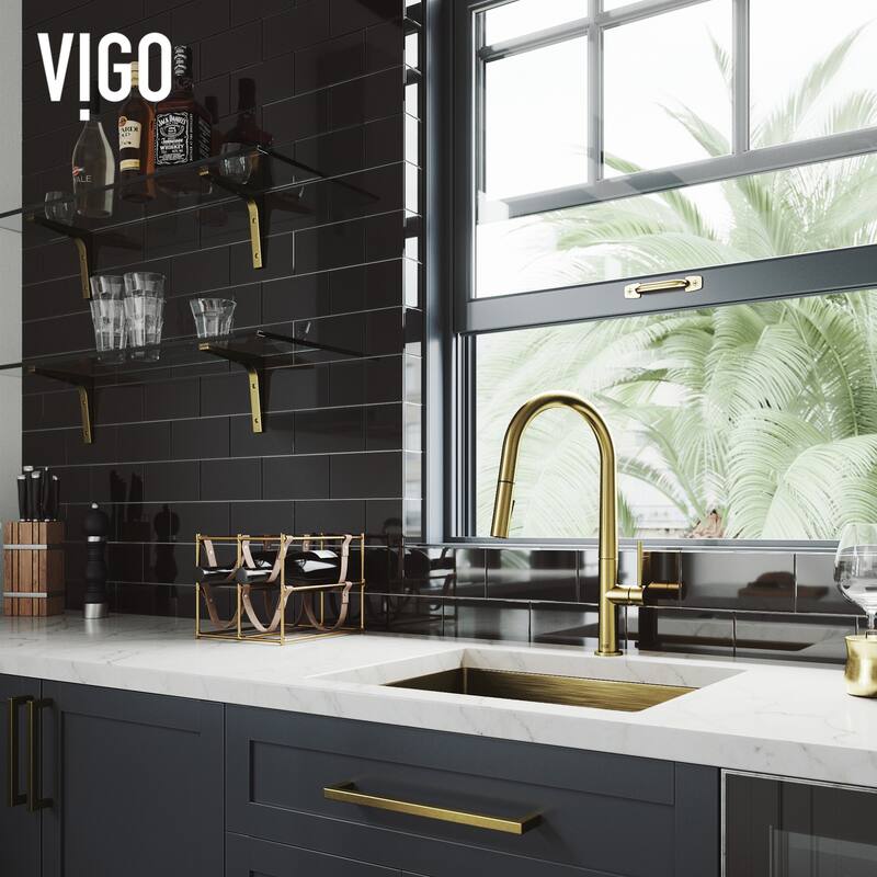 VIGO Greenwich 18" H Single Handle Pull-Down Sprayer Kitchen Faucet