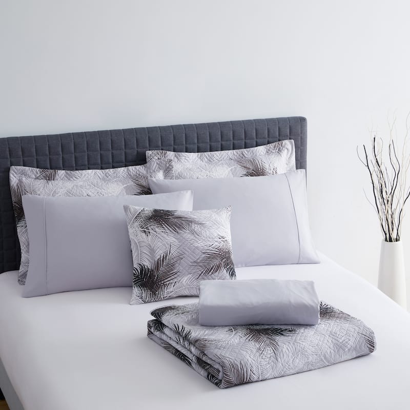 Empyrean Bedspread Coverlet Set - Summer Quilt with Fitted Sheet and Pillow Shams - All Season Printed Bedding Set