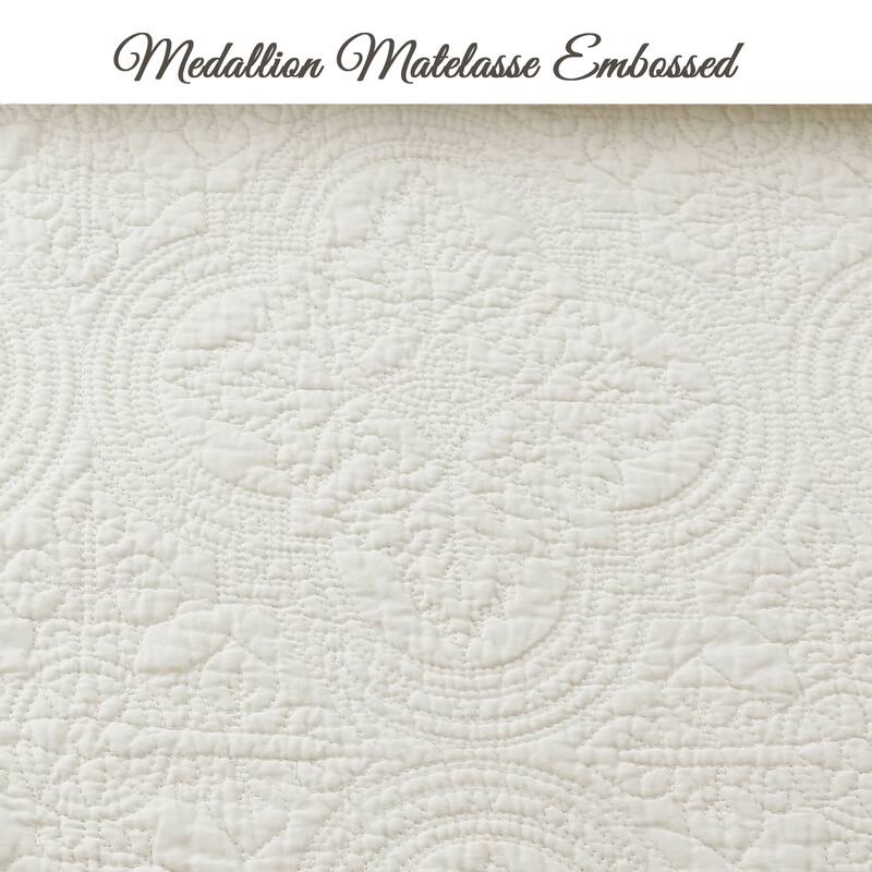 Blantyre Scalloped Edge White Cotton 3-piece Oversized Quilt Bedding Set