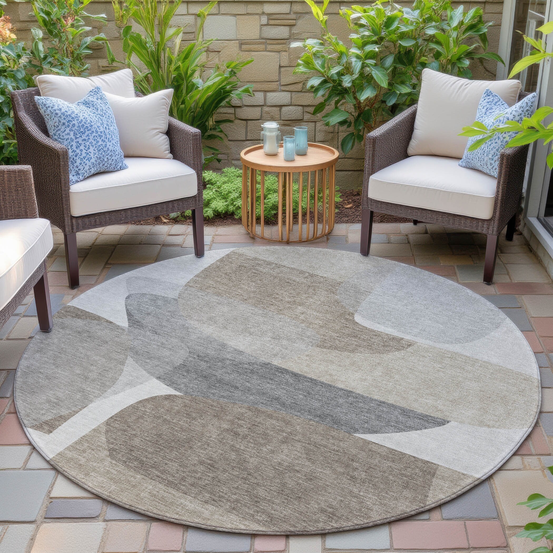 Machine Washable Indoor/Outdoor Contemporary Charm Chantille Rug