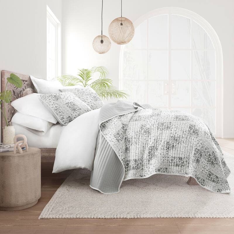 Becky Cameron All Season 3 Piece Scrolled Patchwork Reversible Quilt Set with Shams