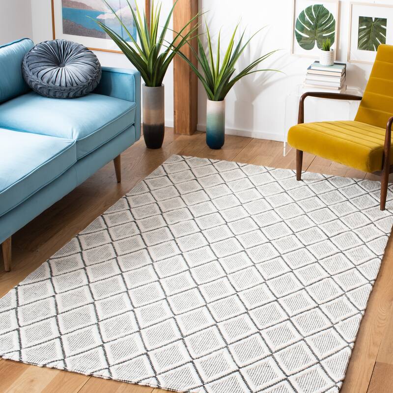 SAFAVIEH Handmade Marbella Gotelinde Wool Rug - 3' x 5' - Ivory/Black