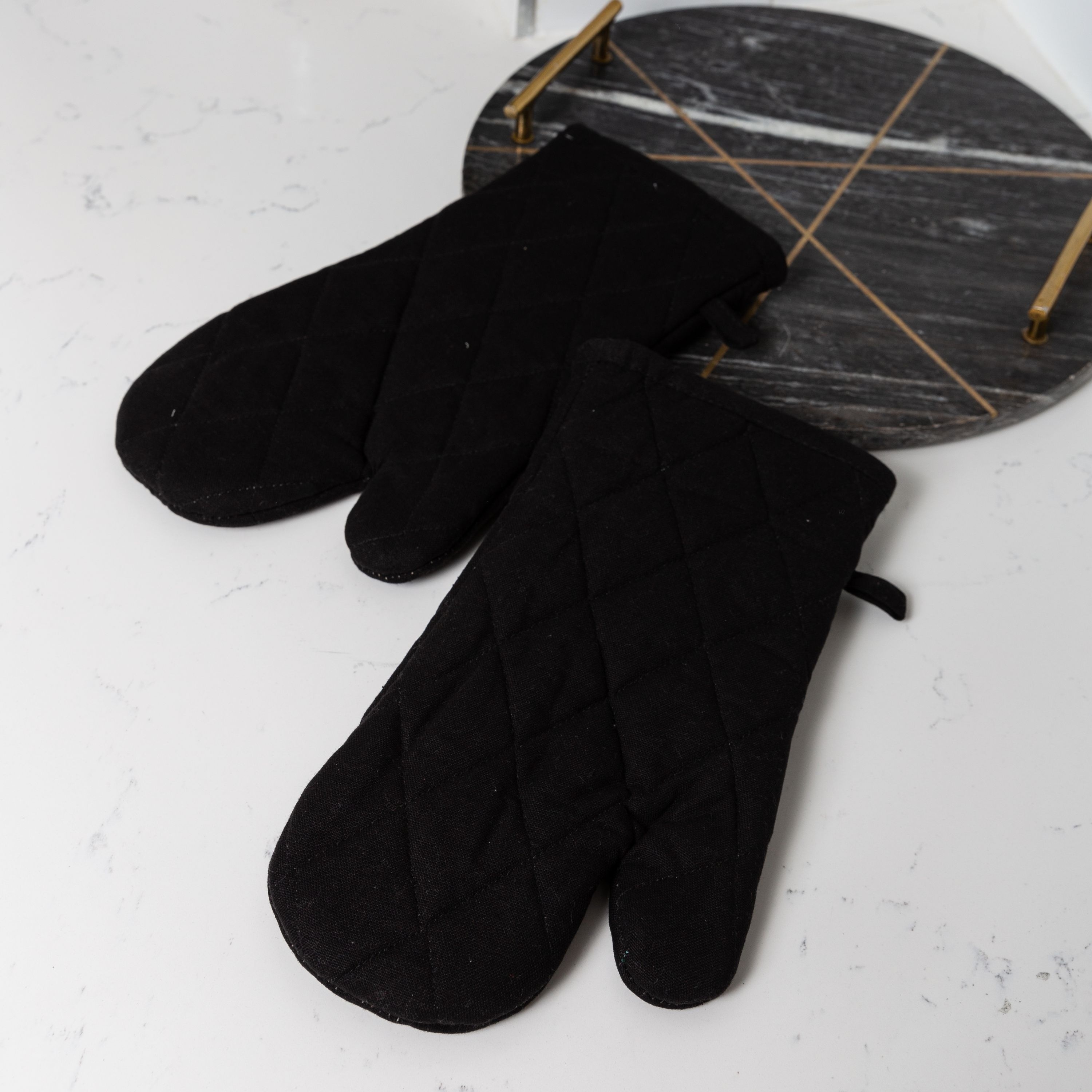 https://ak1.ostkcdn.com/images/products/is/images/direct/a573e4633fcd0262a48b21a38ad0b619832df458/Fabstyles-Solo-Waffle-Cotton-Oven-Mitt-Set-of-2.jpg