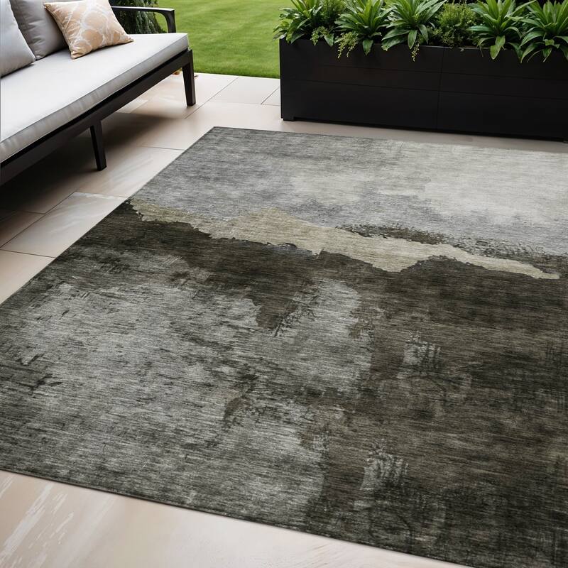 HomeRoots Abstract Transitional Rectangle Outdoor Rug - 5' X 8'