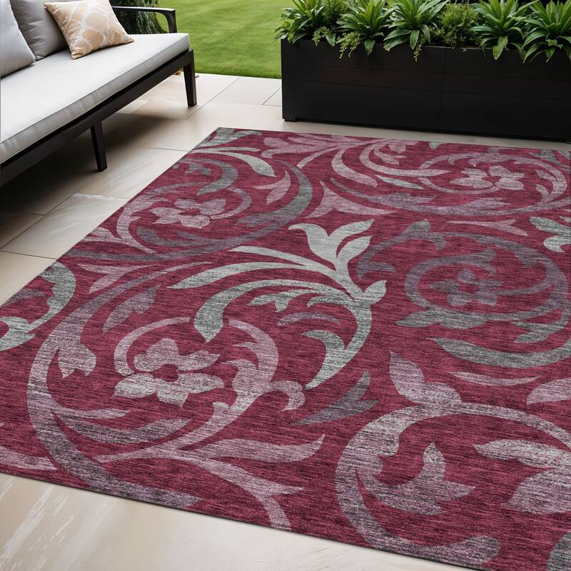 HomeRoots Floral Transitional Rectangle Outdoor Rug - 5' X 8'