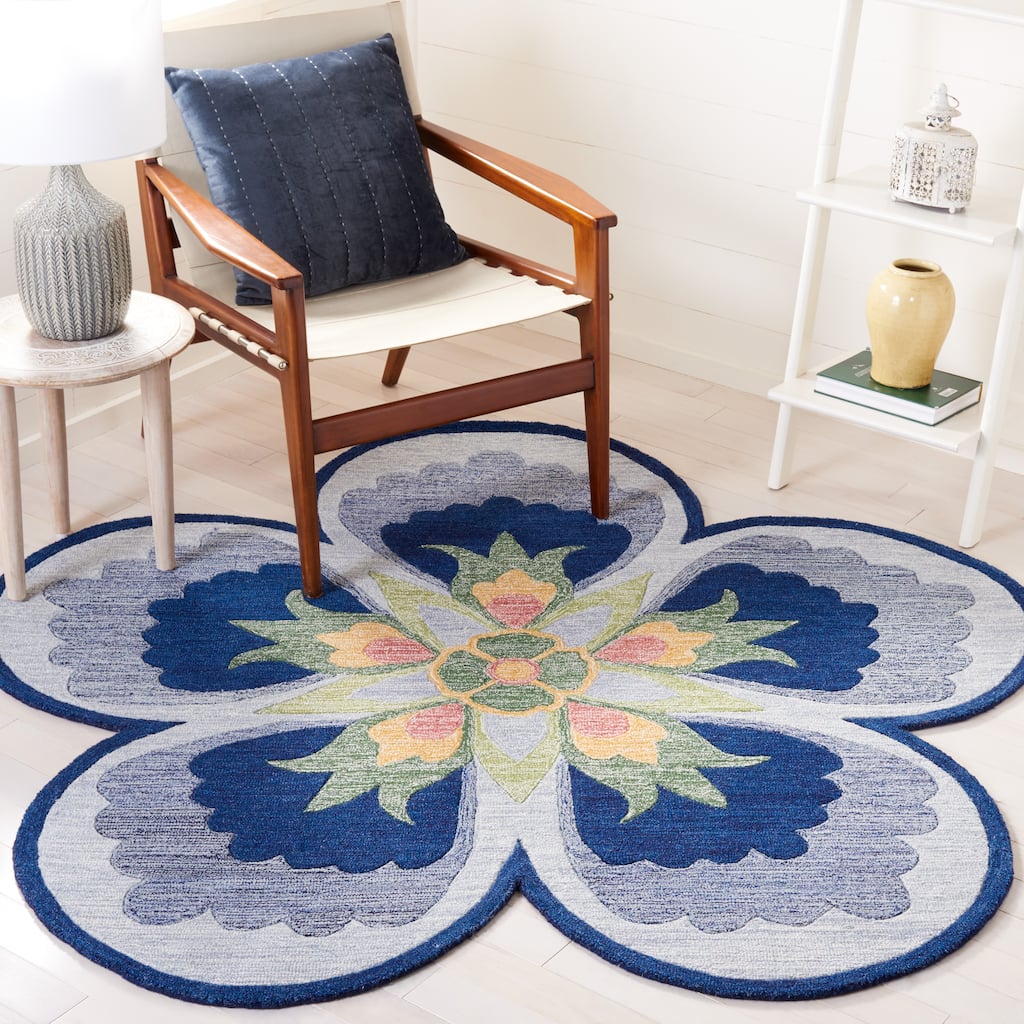SAFAVIEH Handmade Novelty Natividad Floral Wool Rug