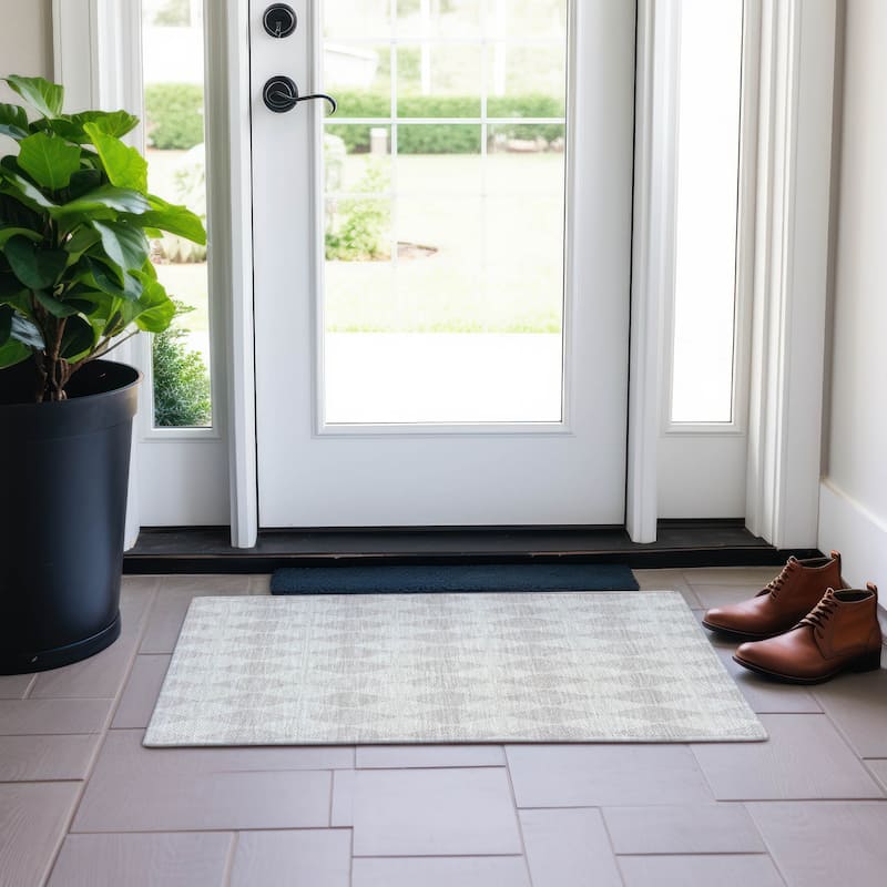 Machine Washable Indoor/ Outdoor Chantille Diamond Argyle Rug - Ivory - 1'8" x 2'6"