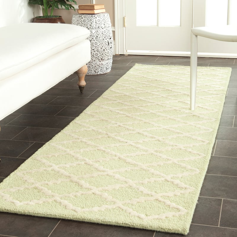 SAFAVIEH, Handmade Cambridge Reny Modern Moroccan Wool Rug - 2'6" x 8' Runner - Light Green/Ivory