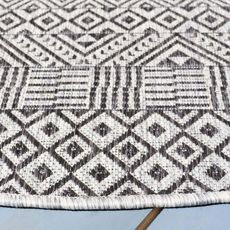 SAFAVIEH Courtyard Terezija Indoor/ Outdoor Waterproof Patio Backyard Rug