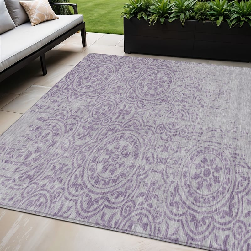 HomeRoots Medallion Transitional Rectangle Outdoor Rug - 5' X 8'