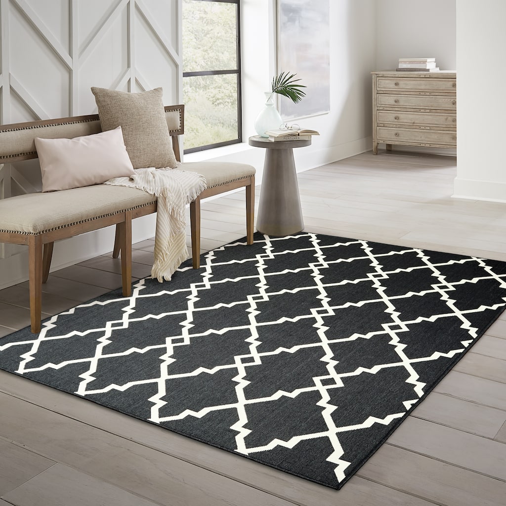 Style Haven Marianna Ornate Lattice Black/ Off-White Loop Pile Indoor Outdoor Area Rug