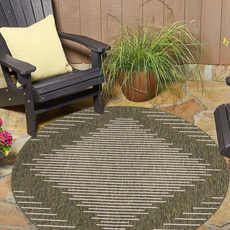 Outdoor Ucul Collection Area Rug - Green - 7'10" Round