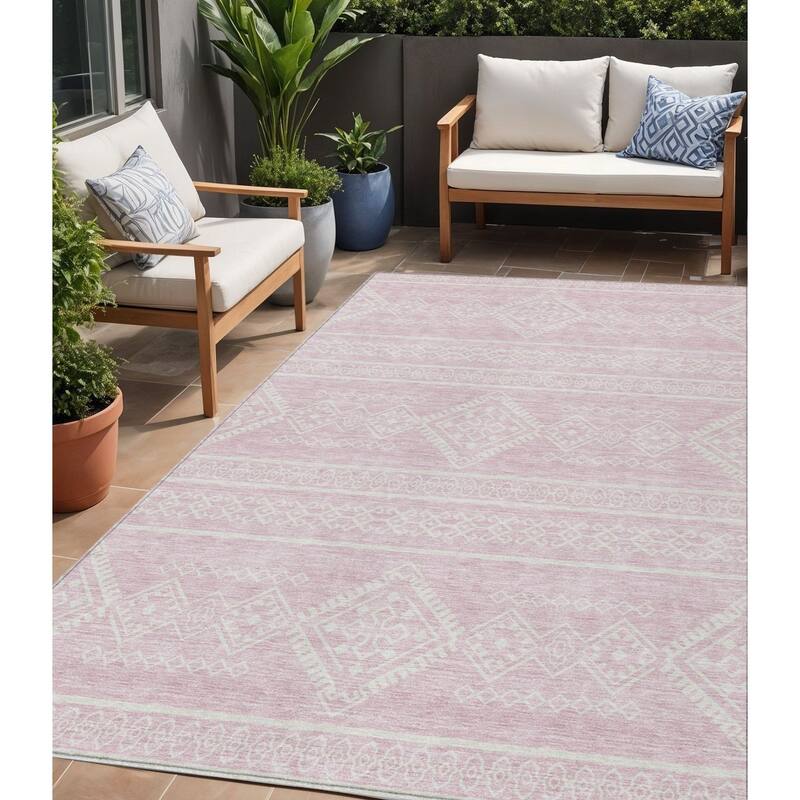 HomeRoots Southwestern Transitional Rectangle Outdoor Rug - 5' X 8'